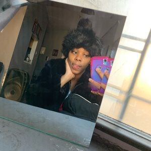 Meet your Posher, Simone